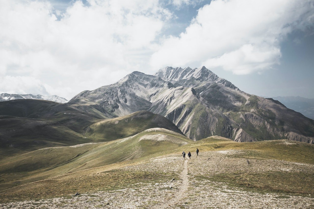 Mountaineer vs Alpinist